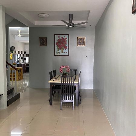 Makmur Homestay Taiping Esterno foto