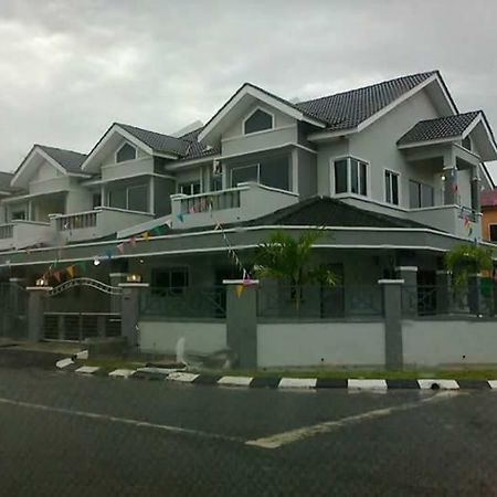 Makmur Homestay Taiping Esterno foto