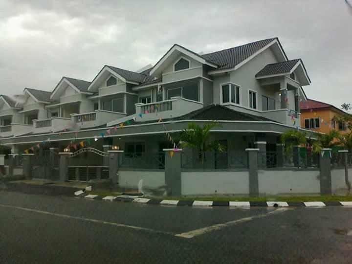 Makmur Homestay Taiping Esterno foto